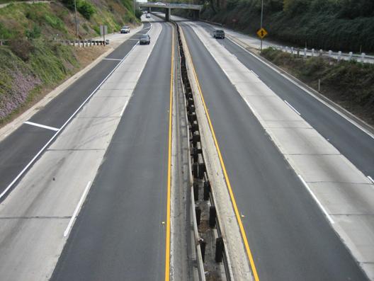 Figure 120.  Enhanced delineation with raised pavement markers and pavement markings with high retroreflectivity.  Reflectors will also be placed along the new concrete median barrier.