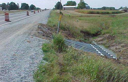 Figure 17. Photograph of traversable culvert grate that conforms to shoulder slope on Iowa road.