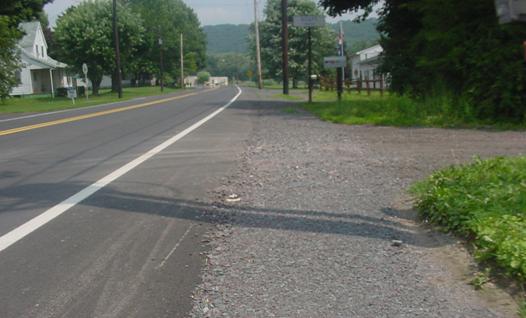 Figure 19. Photograph of full shoulder pavement with shoulder backup on Pennsylvania road.