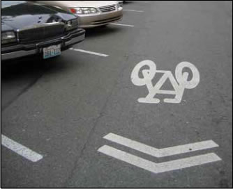 Photo: Pavement marking that offers guidance to bicyclists