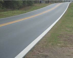 Figure 19. Photo. Wider edge line marking. This photo shows wide white edge lines on the roadway.