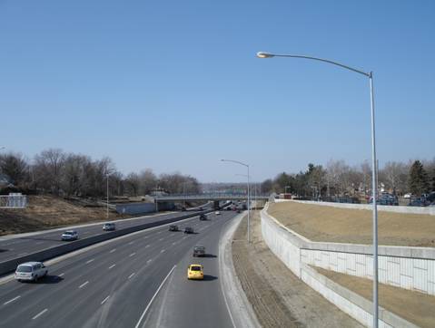 Figure 79.  Lighting was placed on the outside of the freeway through the design exception area.